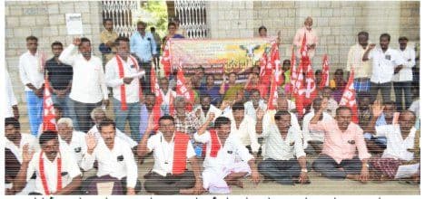 ಆನ್ಲೈನ್ನಲ್ಲಿ ಒಂದು ರೂಪಾಯಿಗೆ ಒಂದು ಲೀಟರ್ ಹಾಲು ಮಾರಾಟ ವಿರೋಧಿಸಿ ಪ್ರತಿಭಟನೆ